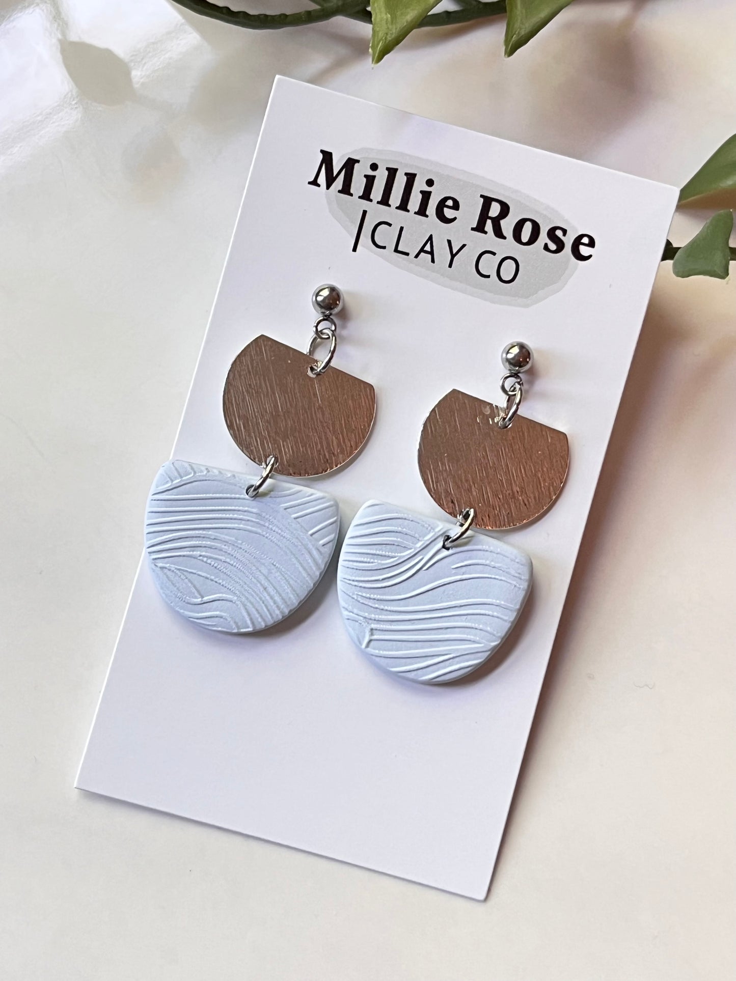 The Lily Light Blue Waves Texture (Silver)