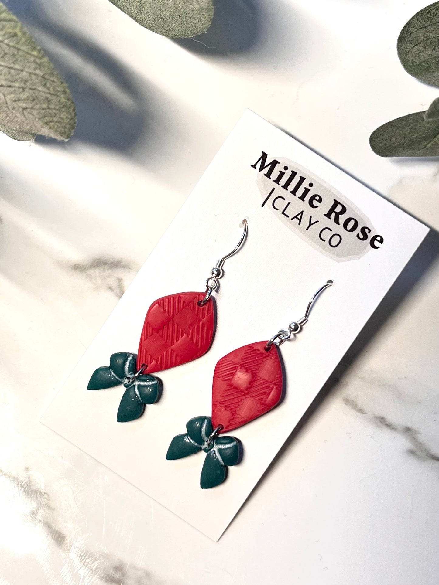 Red Plaid Texture Dangle w/ Green Bow (Silver)