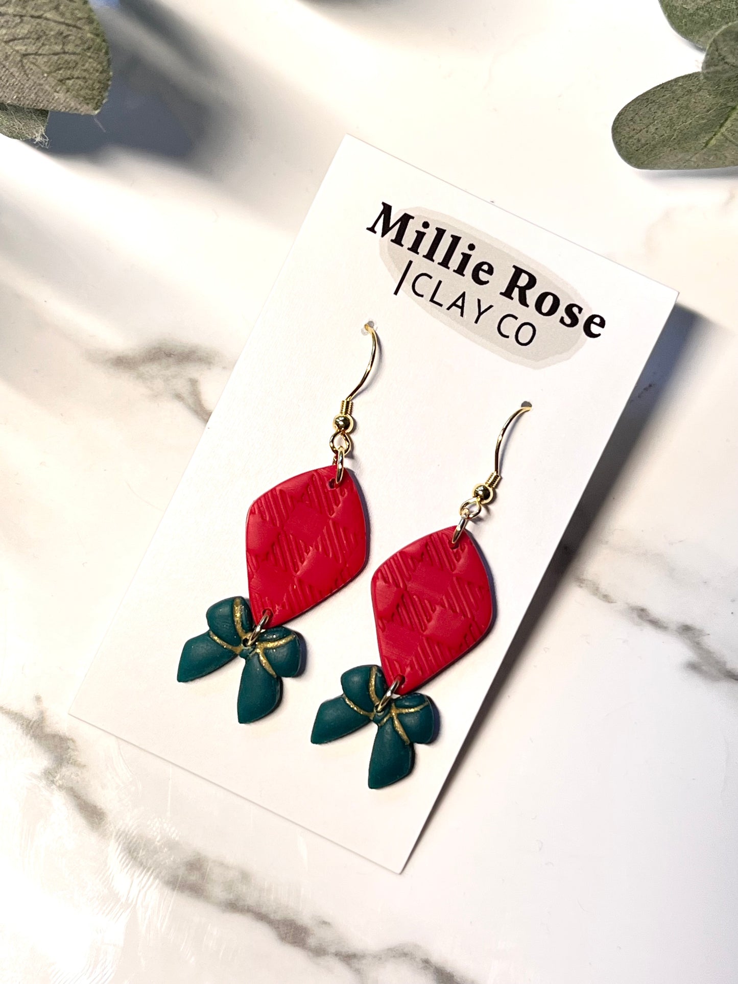 Red Plaid Texture Dangle w/ Green Bow (Gold)