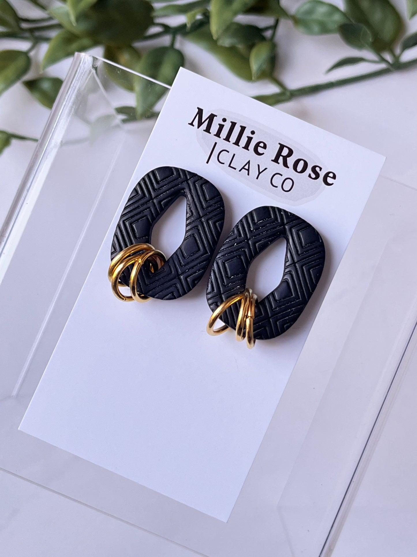 Diamond Texture Stud Dangle w/ Oversized Gold Rings (Black)