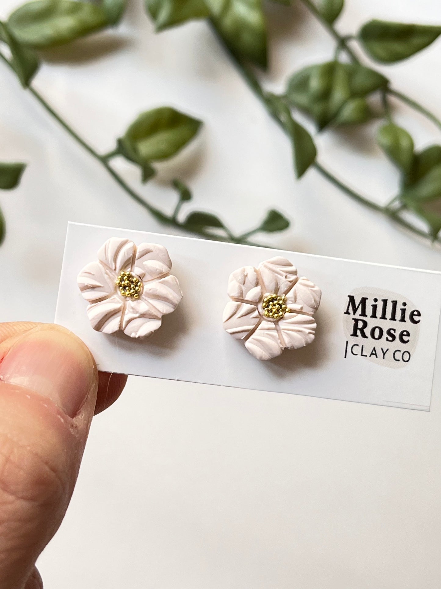 Cream Organic Flower Stud w/ Gold