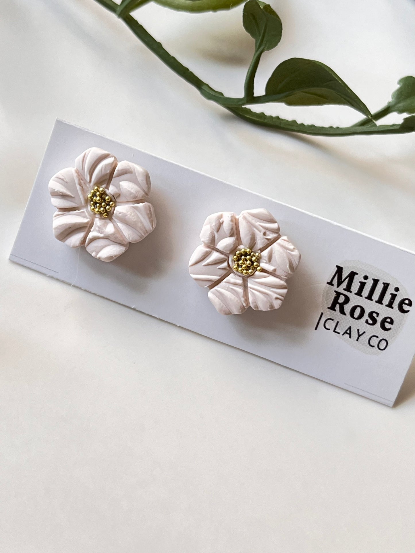 Cream Organic Flower Stud w/ Gold