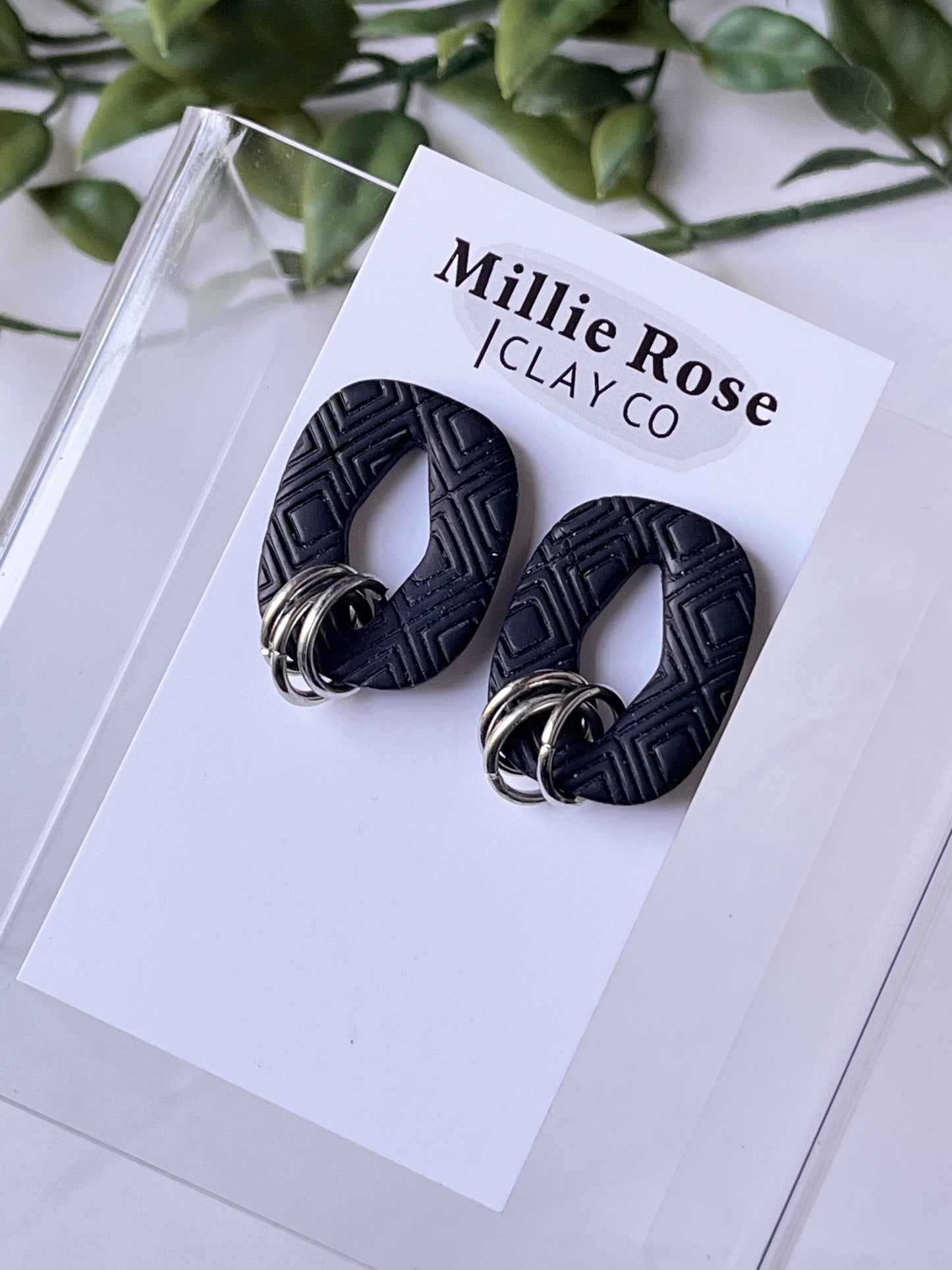 Diamond Texture Stud Dangle w/ Oversized Silver Rings (Black)