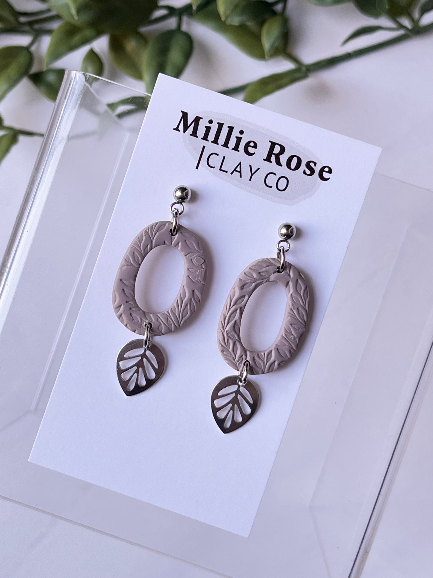 Leaf Texture Oval Dangle w/ Silver Ball Stud & Leaf Charm (Taupe)