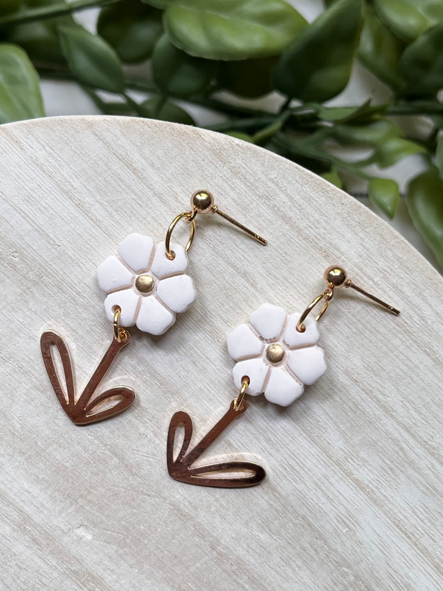 Flower Dangle w/ Gold Stem Charm (Cream)