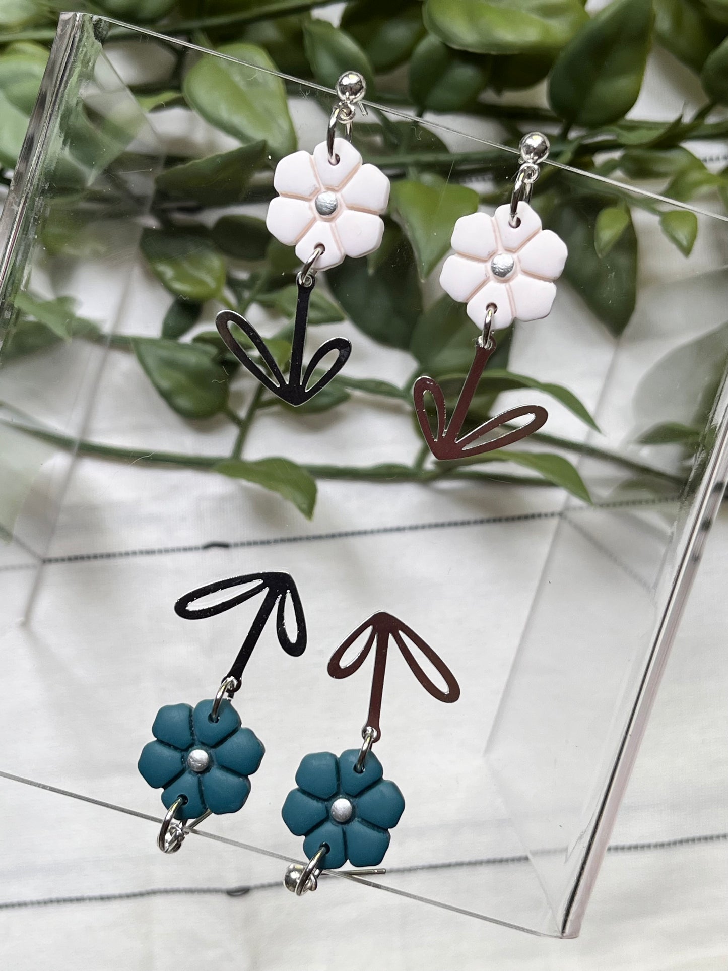 Flower Dangle w/ Silver Stem Charm (Teal)