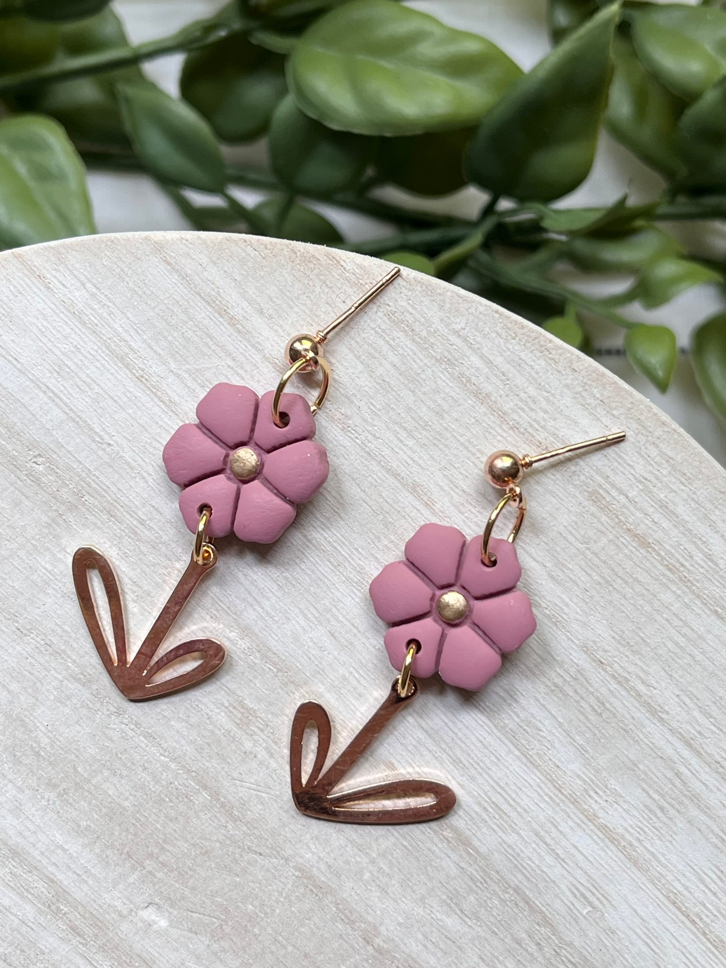 Flower Dangle w/ Gold Stem Charm (Pink)