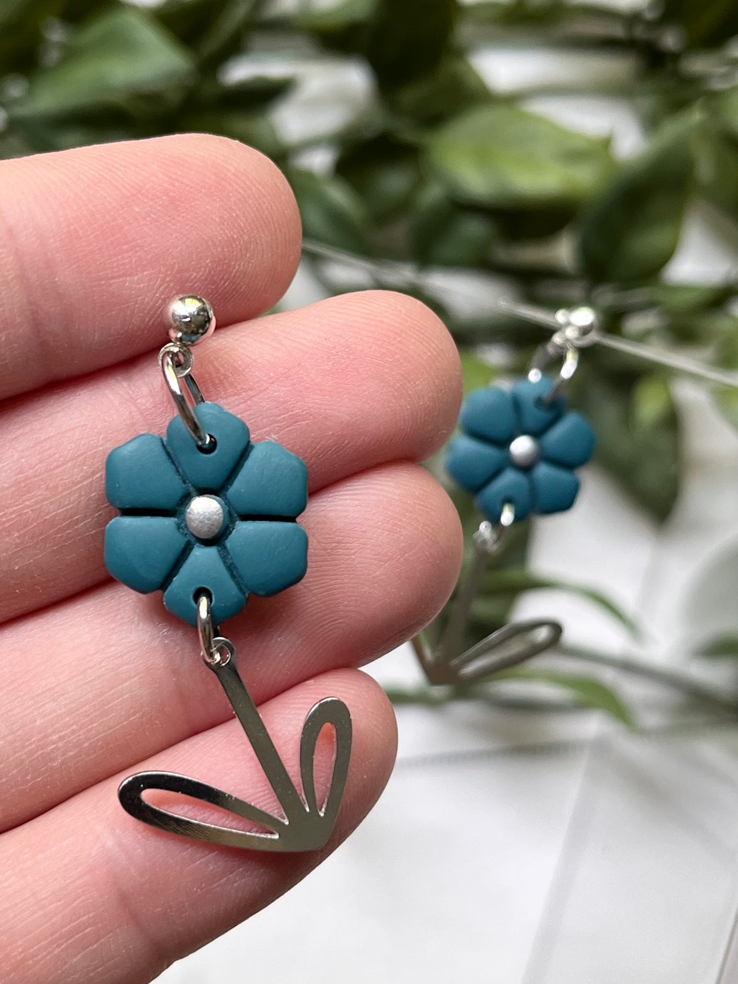 Flower Dangle w/ Silver Stem Charm (Teal)