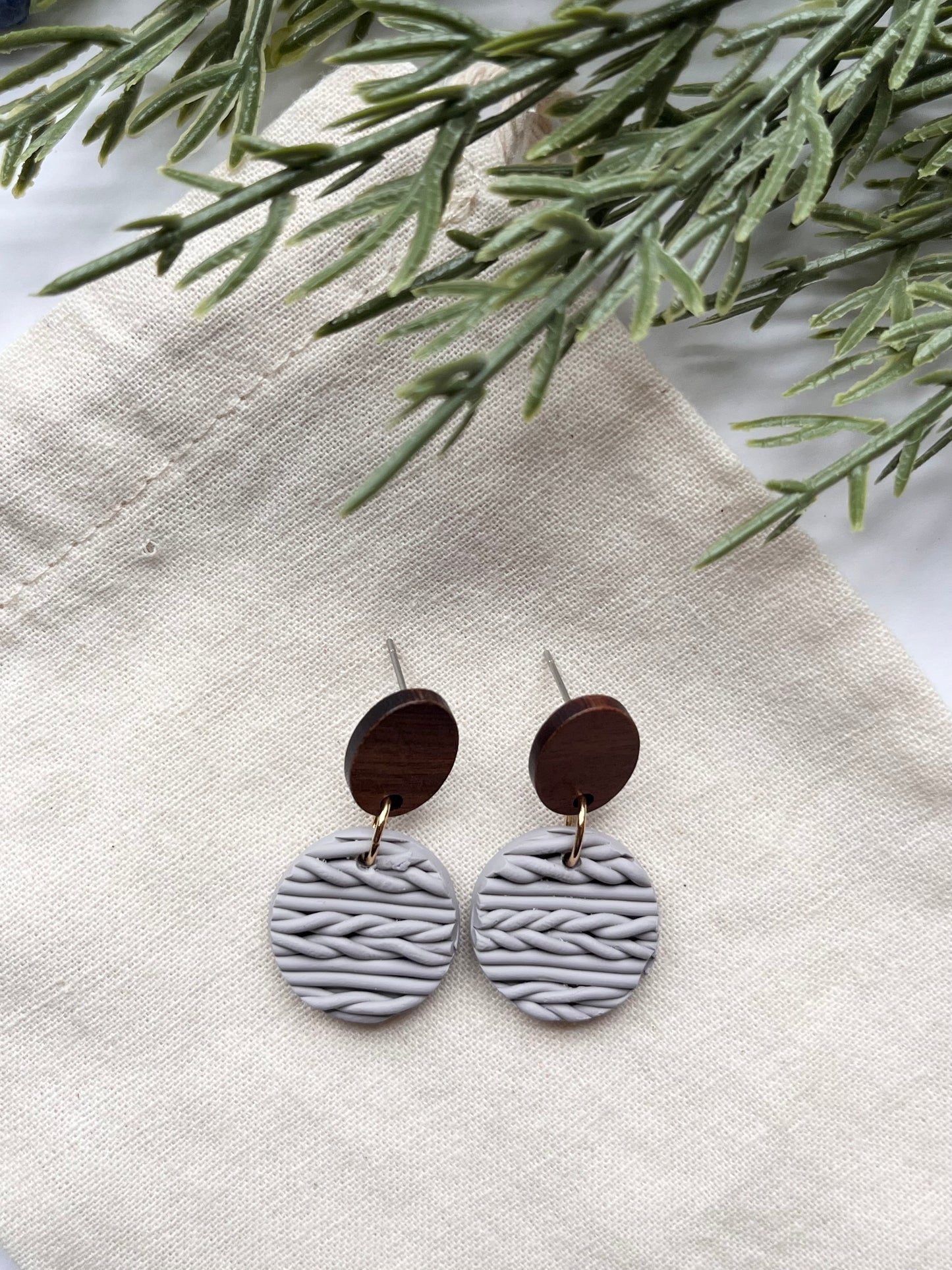 Knitted Circle Wood-Top Stud Dangle (Gray)