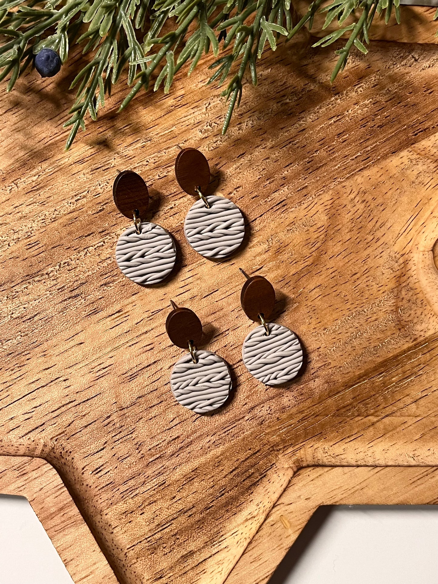 Knitted Circle Wood-Top Stud Dangle (Gray)