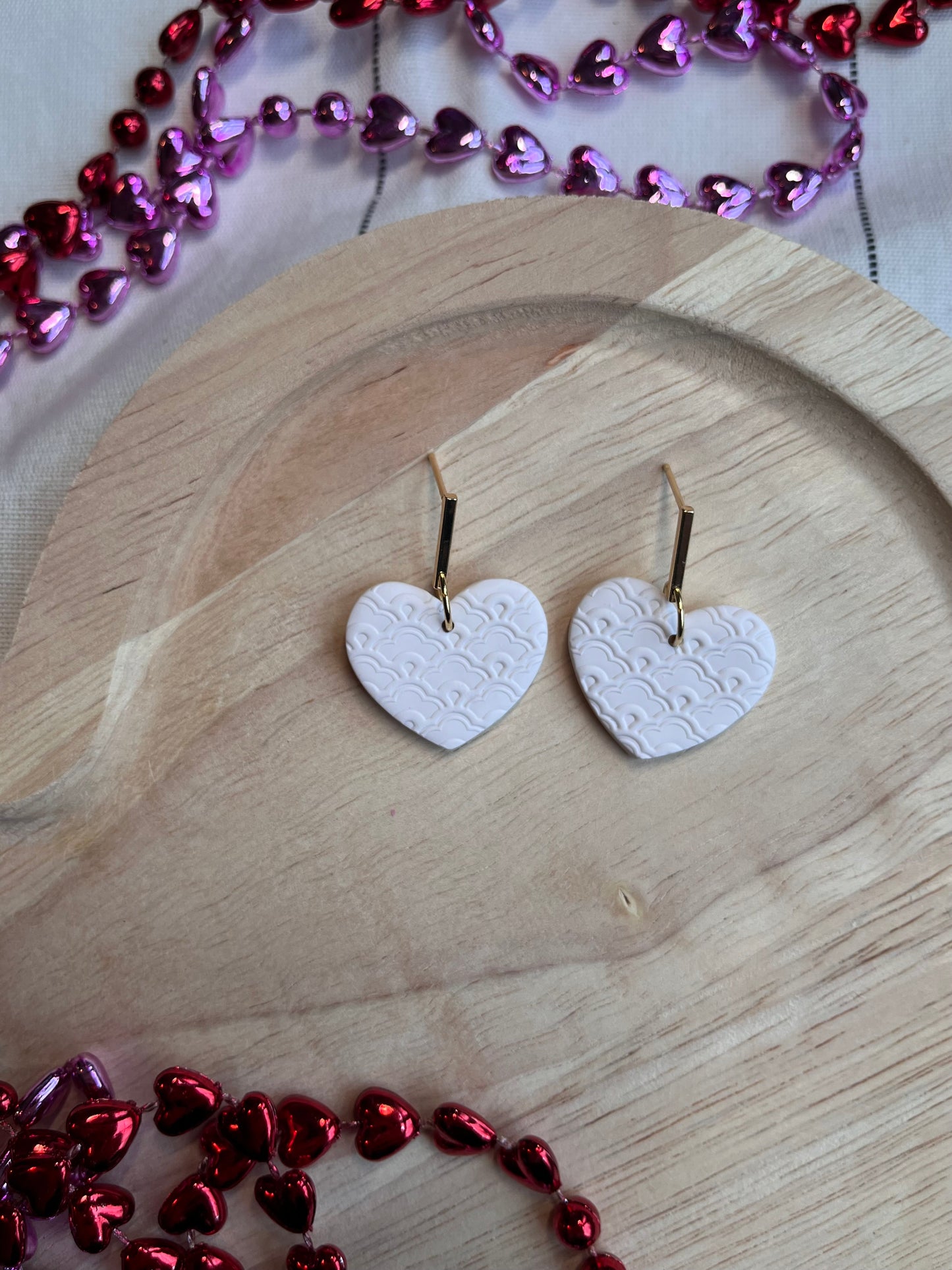 Romantic Textured Heart w/ Gold Bar Stud (Cream)