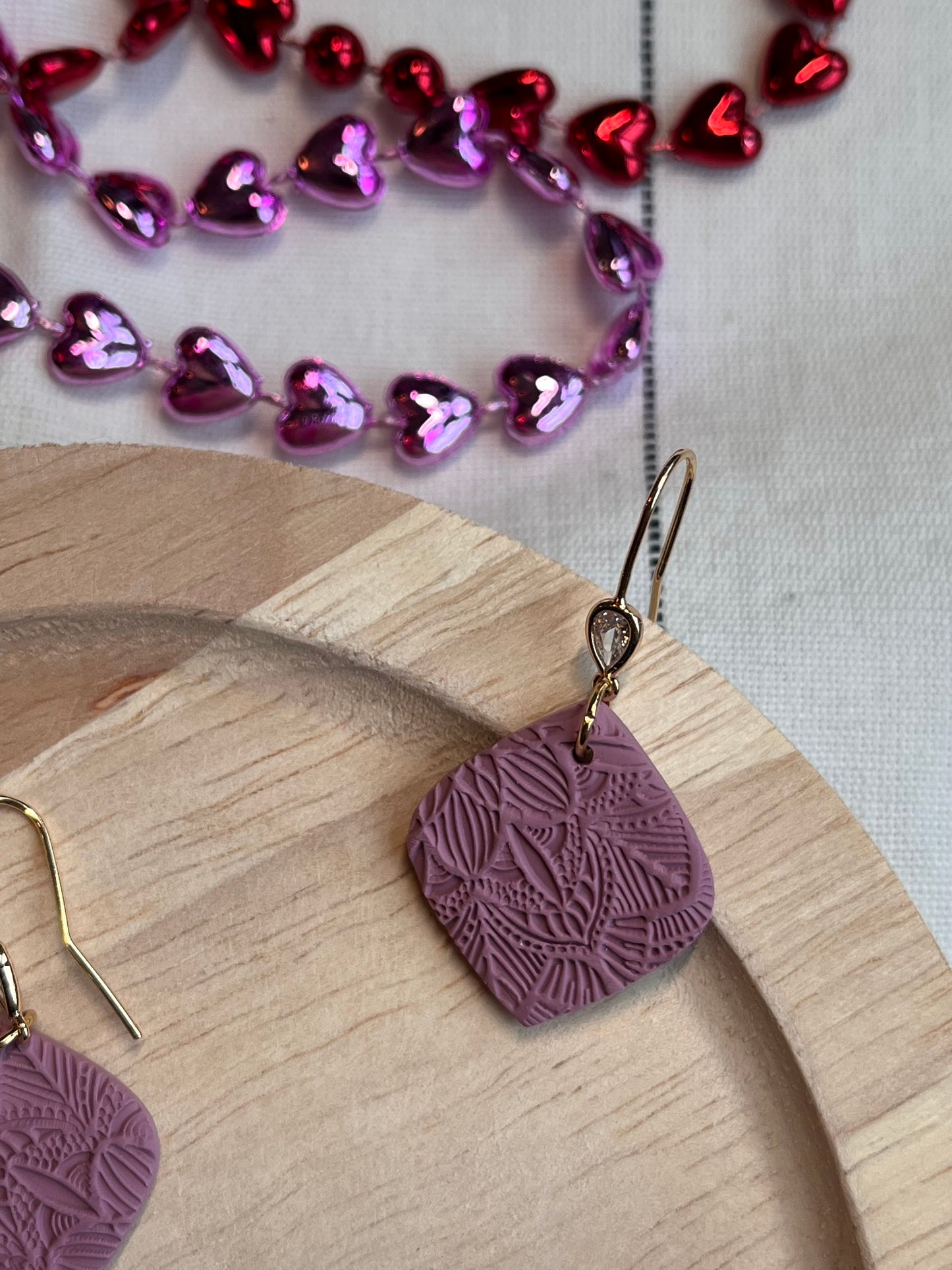 Romantic Textured Diamond w/ Glass Accent Hook (Mauve)