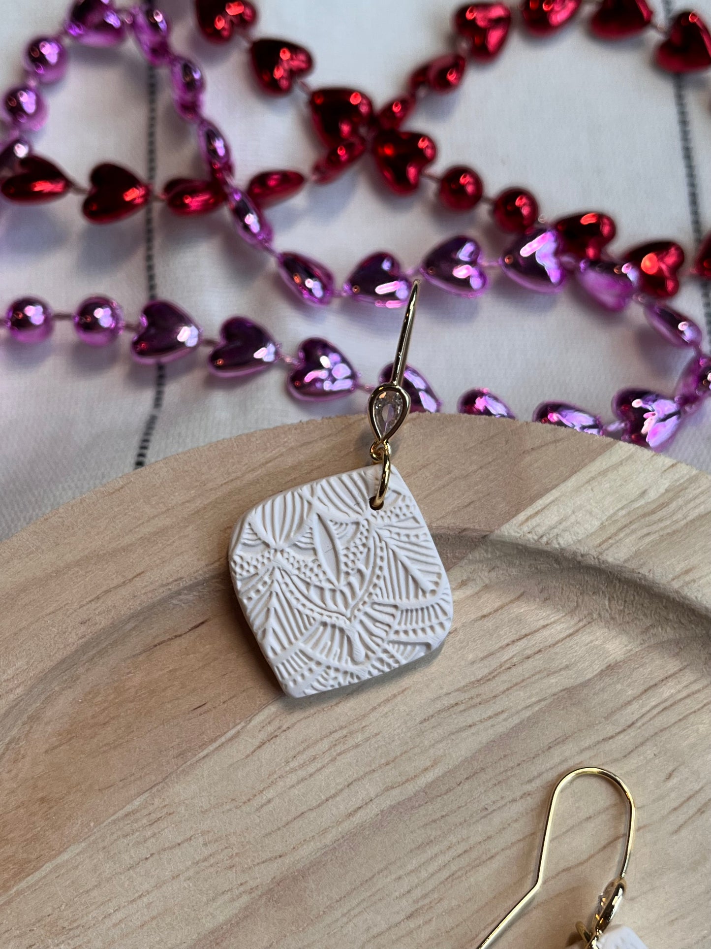 Romantic Textured Diamond w/ Glass Accent Hook (Cream)