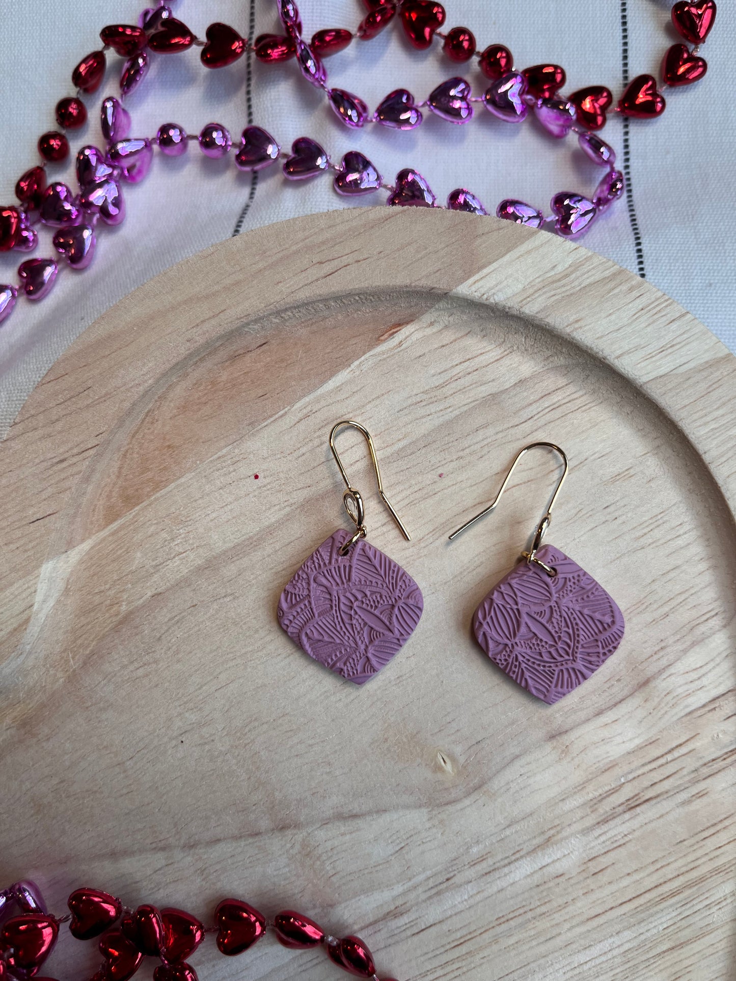 Romantic Textured Diamond w/ Glass Accent Hook (Mauve)