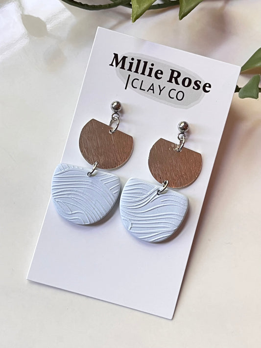 The Lily Light Blue Waves Texture (Silver)