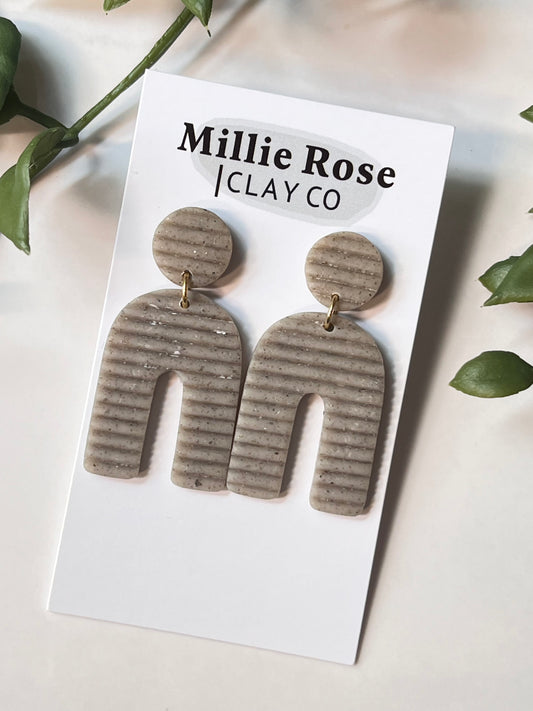 Gray Granite Striped Arch w/Clay Stud (Gold)