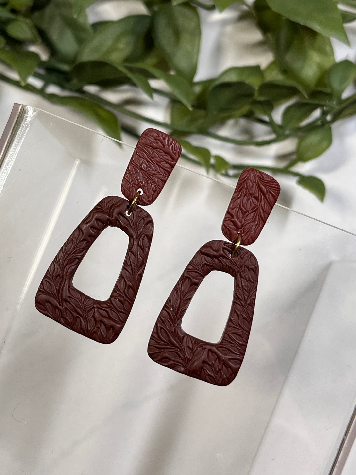 Burgundy Leaf Texture Trapezoid Dangle w/ Clay Stud (Gold)