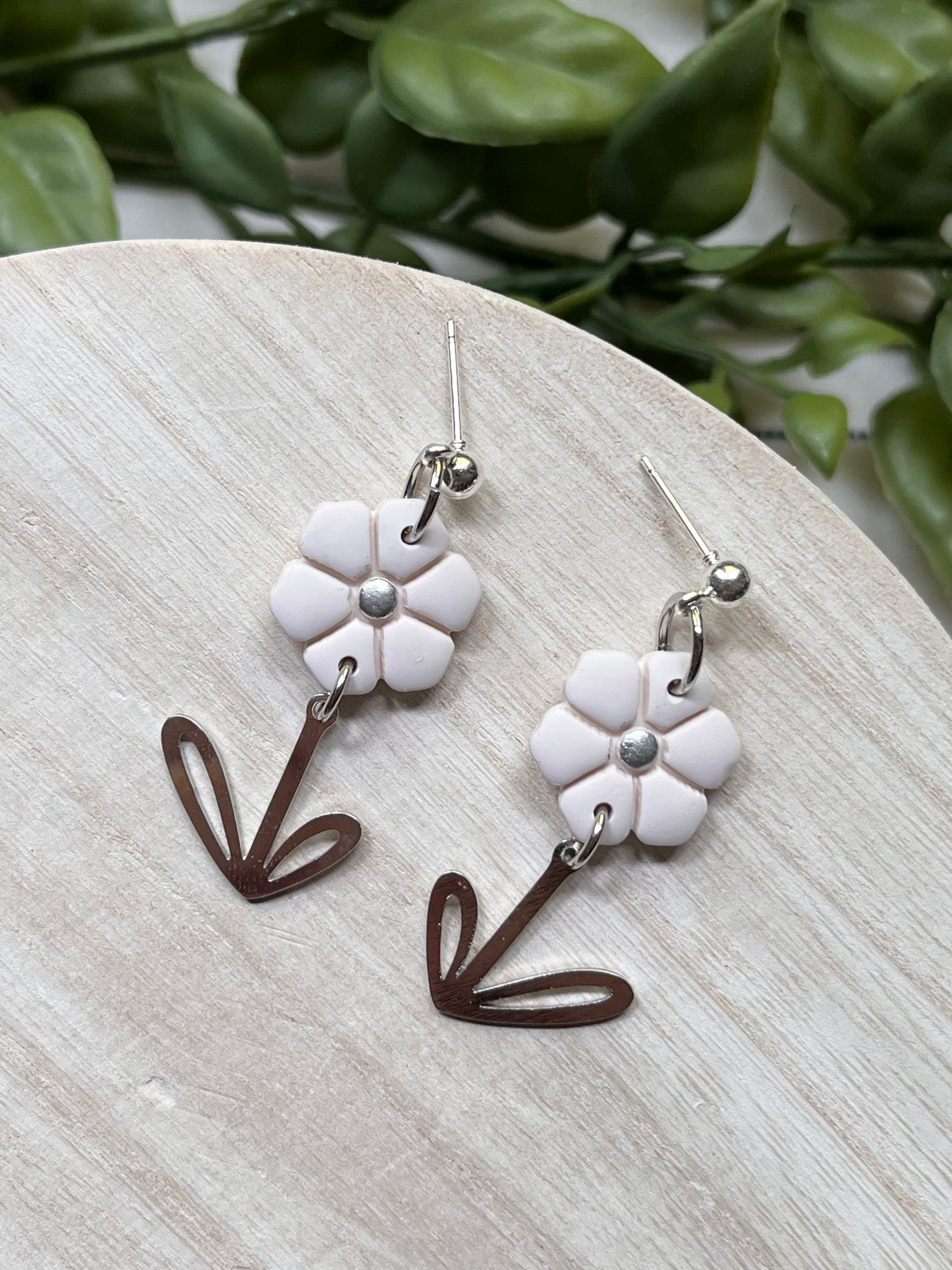 Flower Dangle w/ Silver Stem Charm (Cream)