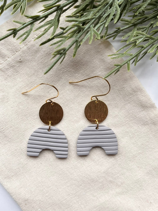 Striped U-Shape Hook Dangle w/ Circle Charm (Gray)